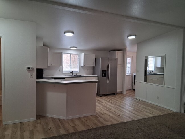 Building Photo - Peaceful Country Home