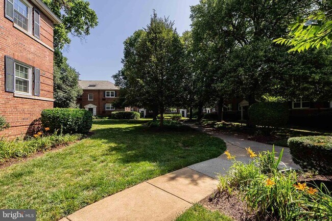 Building Photo - 4374 N Pershing Dr
