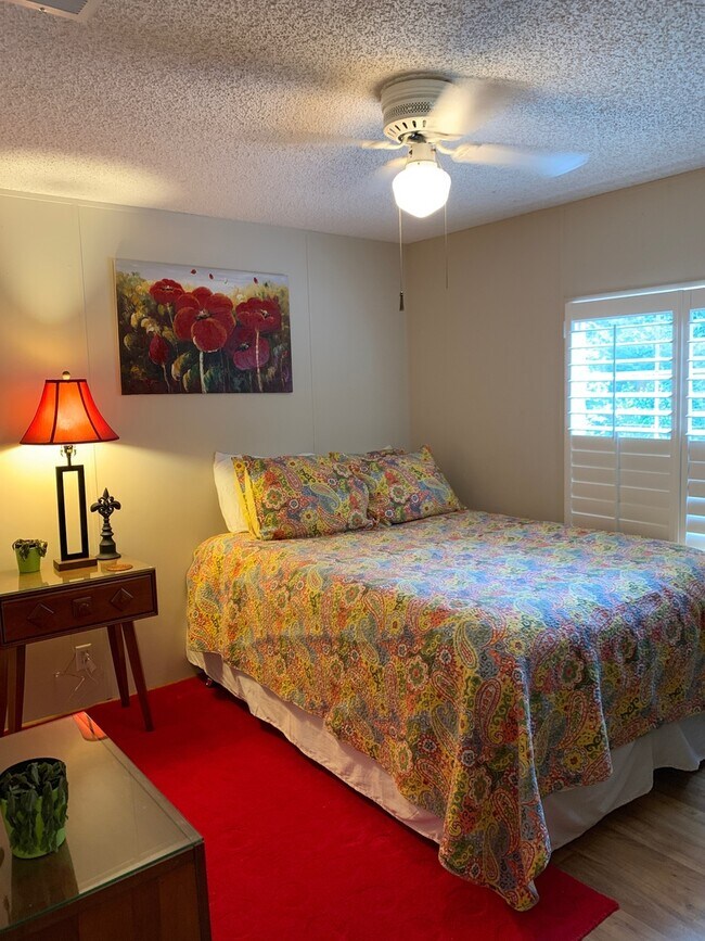 Building Photo - Furnished spacious 3/2.5 home. Corporate a...