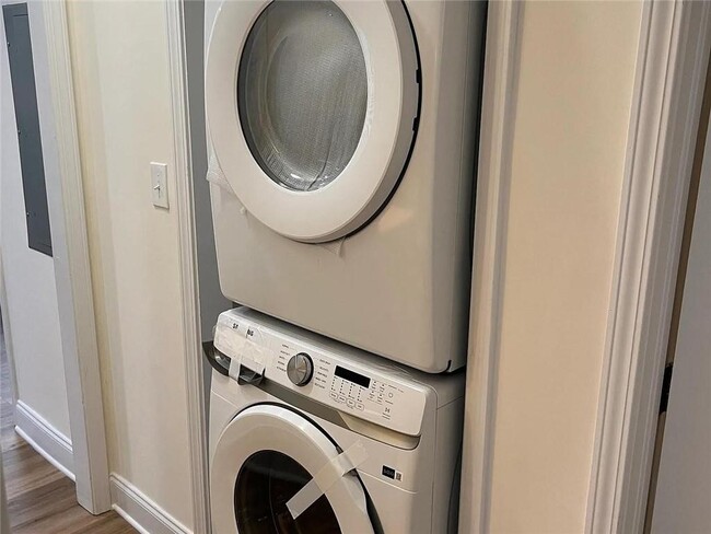 Building Photo - 320 Camfield Ct SW