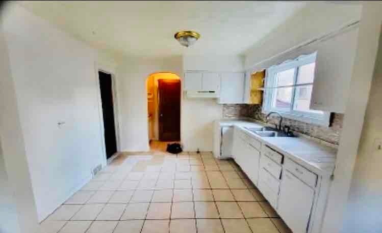 Building Photo - 466 Adkins Ave