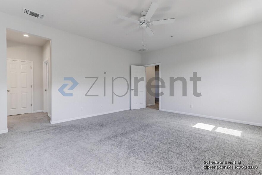 Building Photo - 1523 Oliveira Dr
