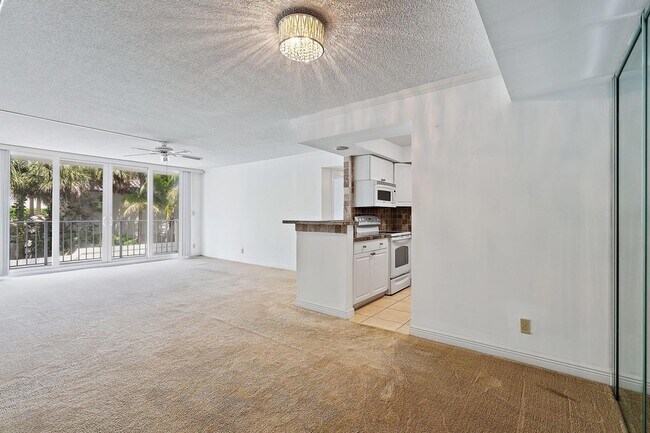 Building Photo - 630 Ocean Dr