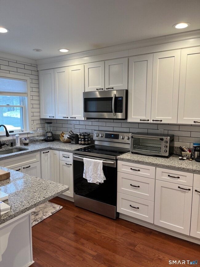 Building Photo - 6 Timberline Dr