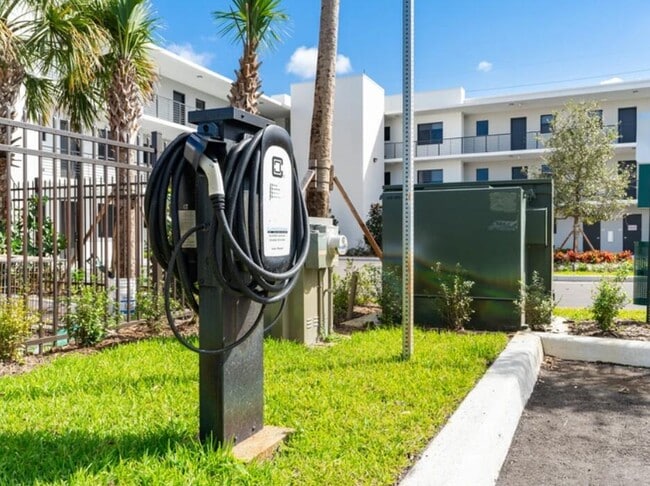 Building Photo - 1301 Alpha St