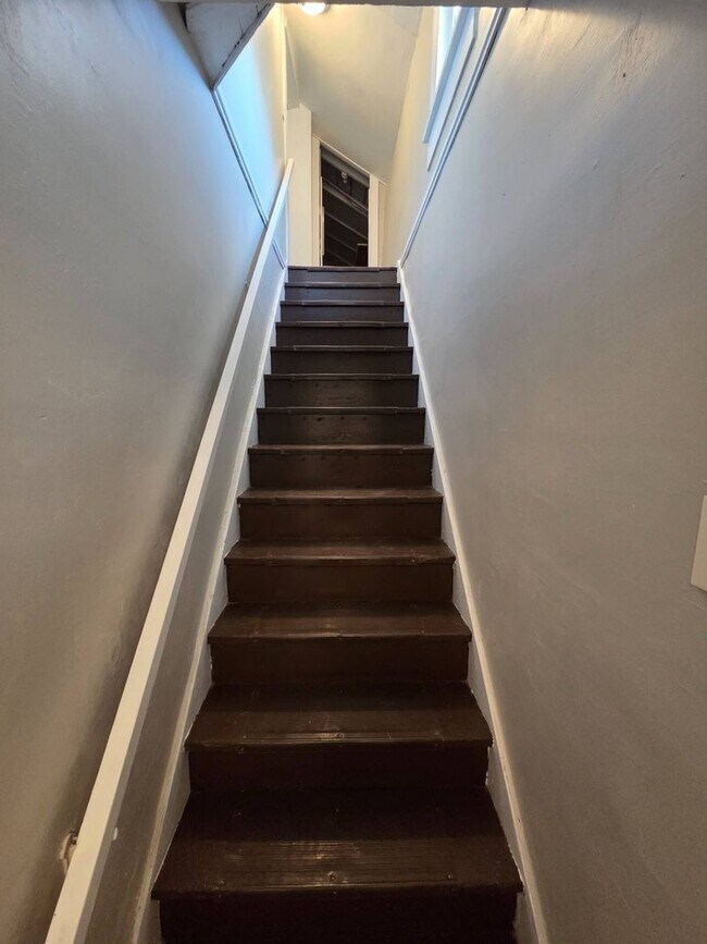 Building Photo - 3027 Fortune Ave