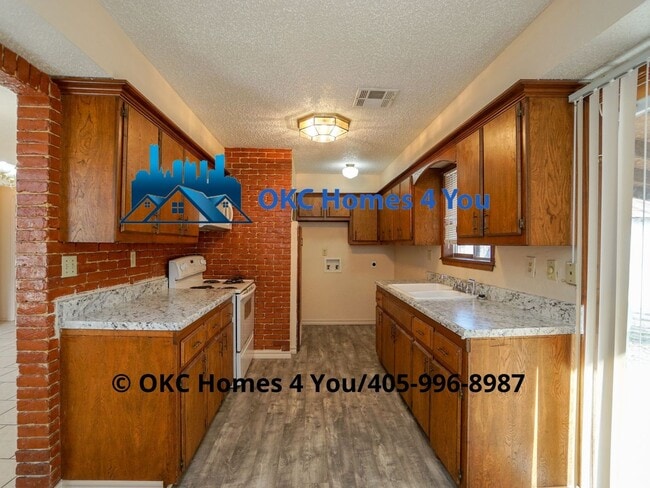 Building Photo - 2 Bed, 1 Bath Near Plaza & Midtown Areas