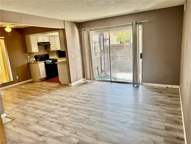 Building Photo - 1405 E Vegas Valley Dr