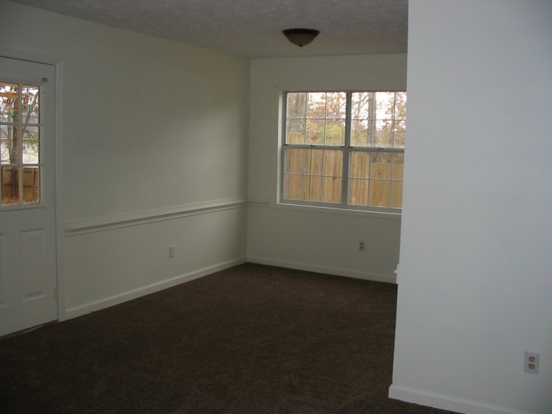 Building Photo - 1205 Sunday Ln