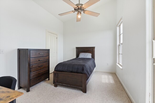 Building Photo - 2216 Chenevert St