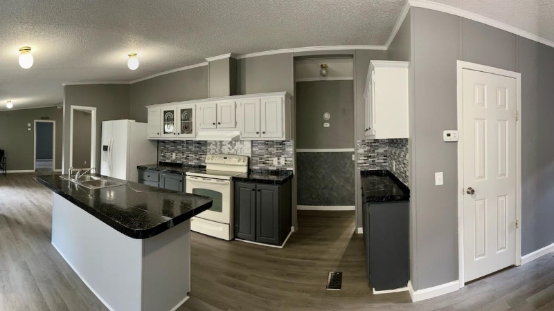 Building Photo - 2325 Snow Creek Rd