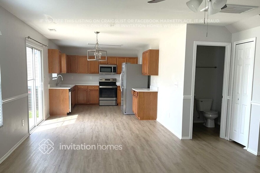 Building Photo - 849 Willow Creek Dr