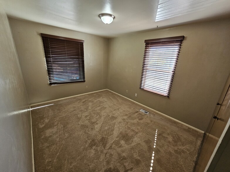 Building Photo - 124 N Brentwood Dr