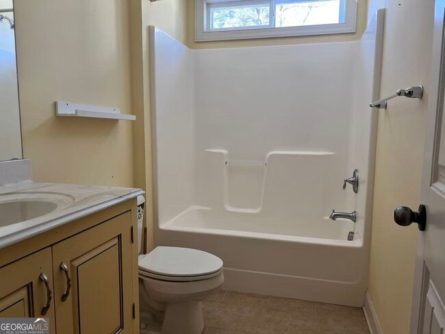 Building Photo - 303 Evesham Ave