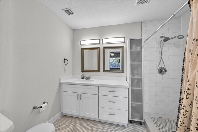 Building Photo - 5708 NW 24th St