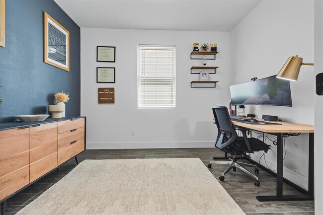 Building Photo - 905 Gray Fox Lp