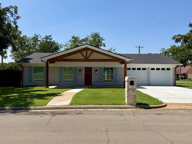 Building Photo - 10801 Rick Dr