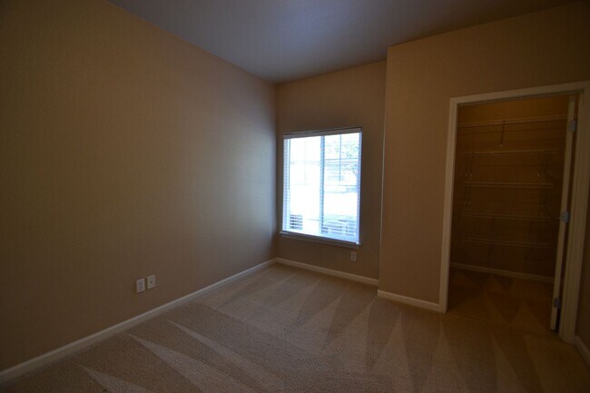 Building Photo - 6924 Ash Creek Heights