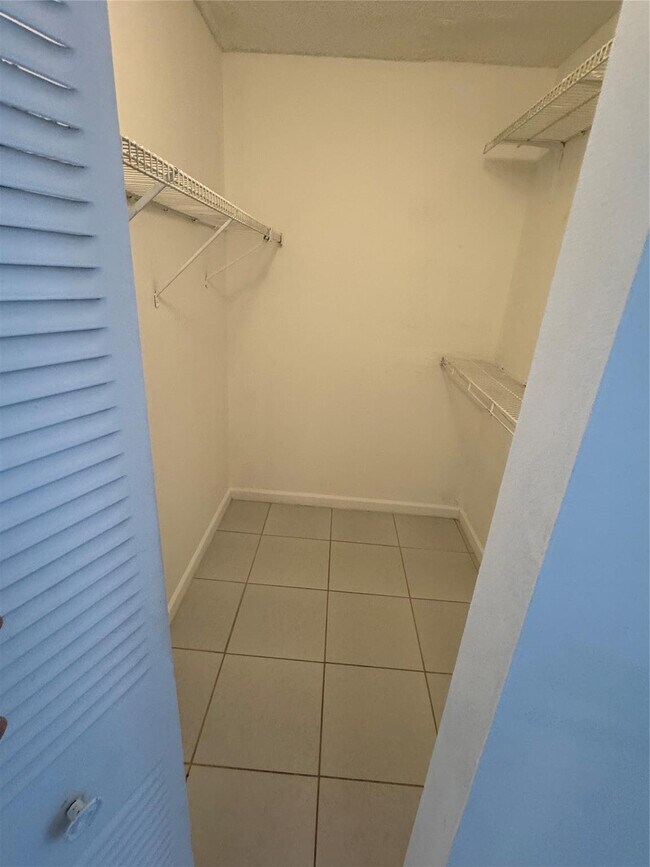 Building Photo - 4384 NW 9th Ave