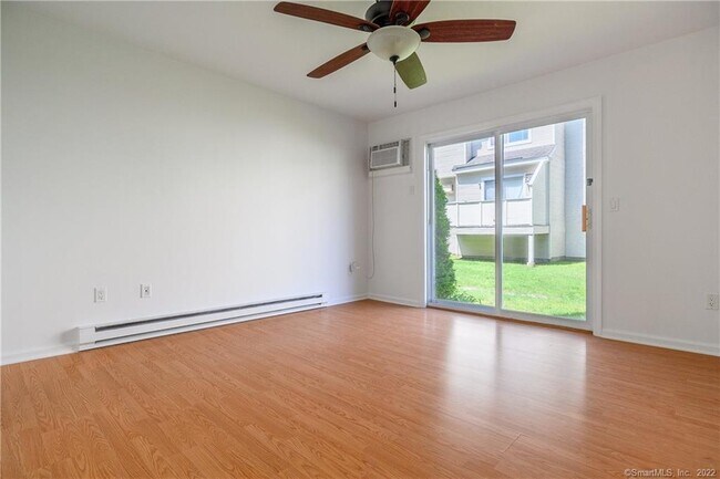 Building Photo - 123 Willow Springs