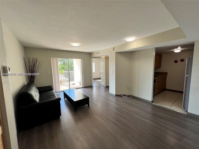 Building Photo - 637 SW 3rd St