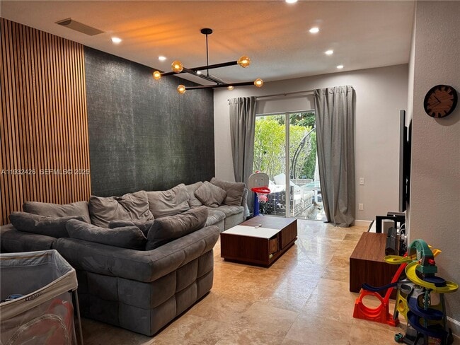 Building Photo - 876 Spinnaker Dr