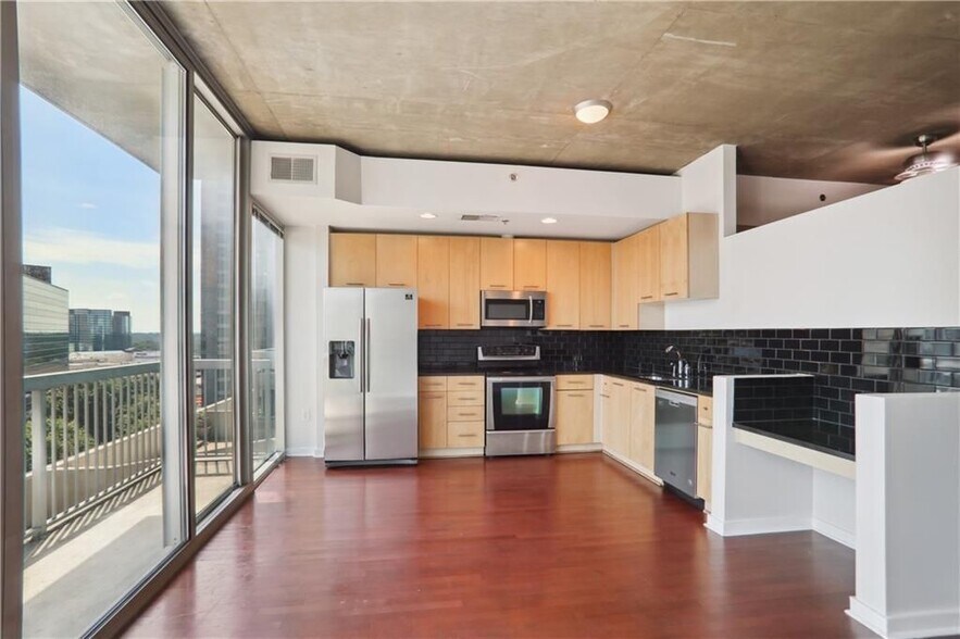 Building Photo - 3324 Peachtree Rd