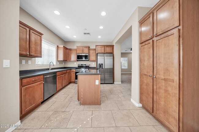 Building Photo - 3639 W Thalia Ct