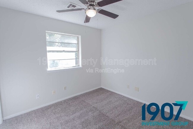 Building Photo - 1008 NW 7th Pl