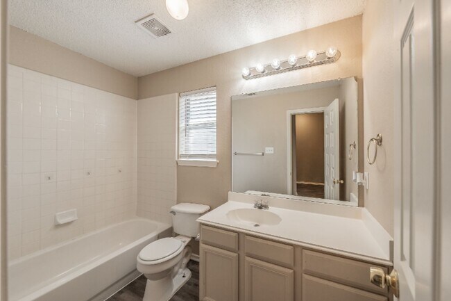 Building Photo - 1740 Cedar Tree Dr