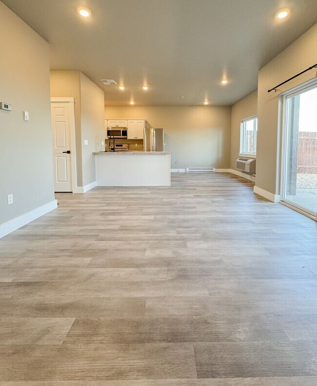 Building Photo - Pet Friendly 2 bed/ 2 bath unit at Soldier...