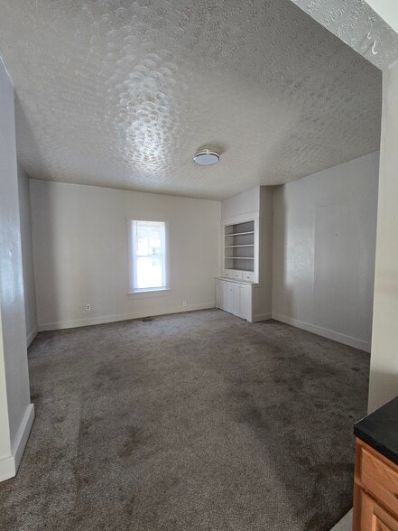 Building Photo - 118 Linden Ave