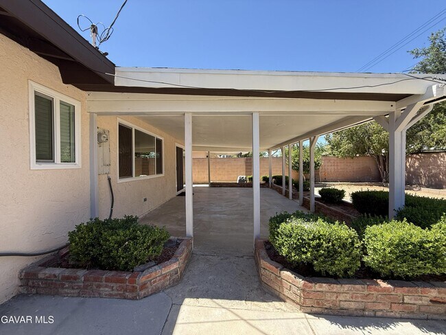 Building Photo - 45303 Lorimer Ave