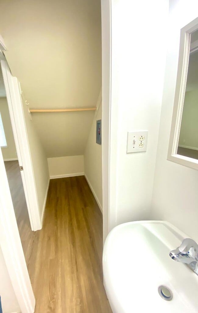 Building Photo - 692 Cabot Way