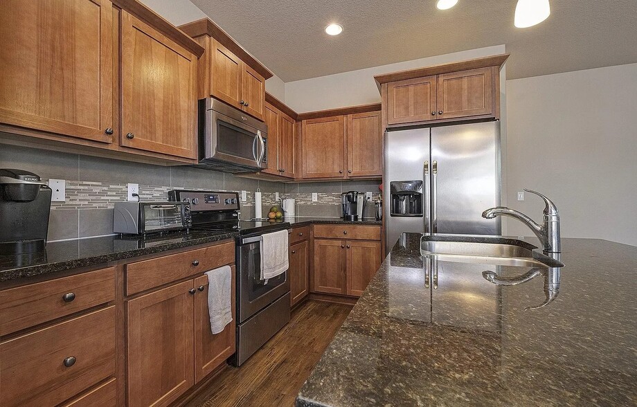 Building Photo - 2733 25th Ave