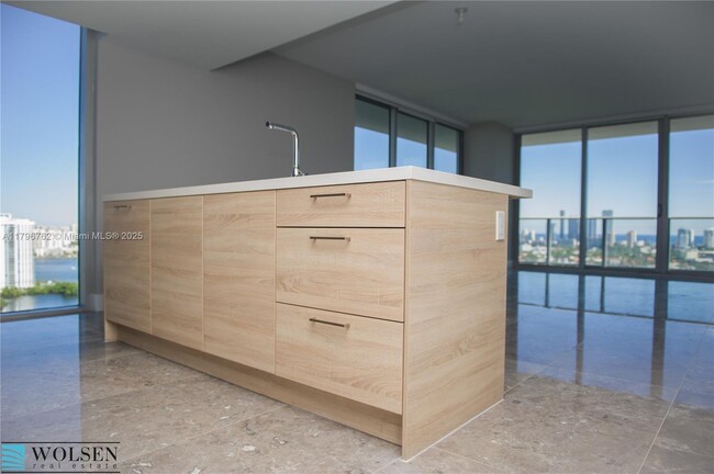 Building Photo - 16385 Biscayne Blvd