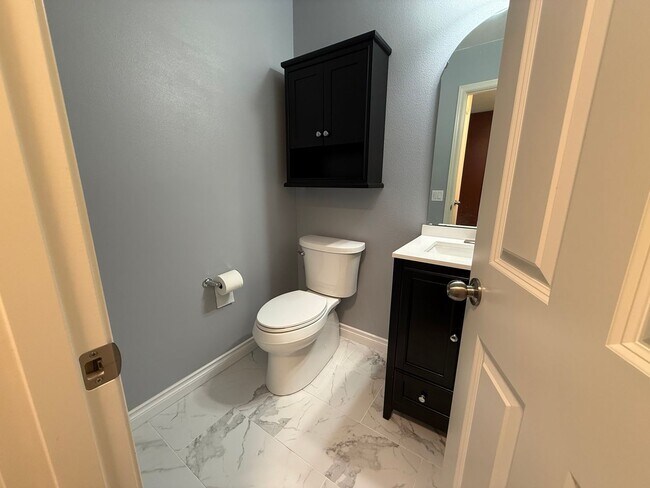 Building Photo - 4 Bedroom DuPont Home for Rent w/AC