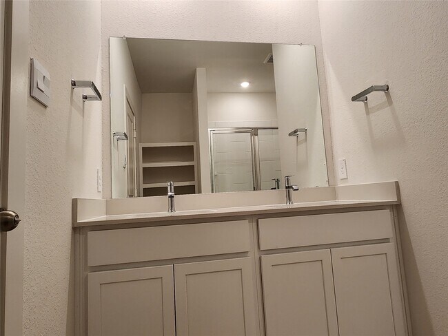 Building Photo - 30622 Wicklow Gdns Dr