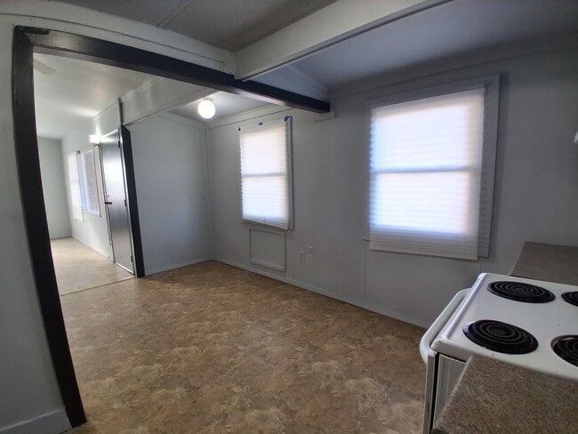 Building Photo - 619 Plum-