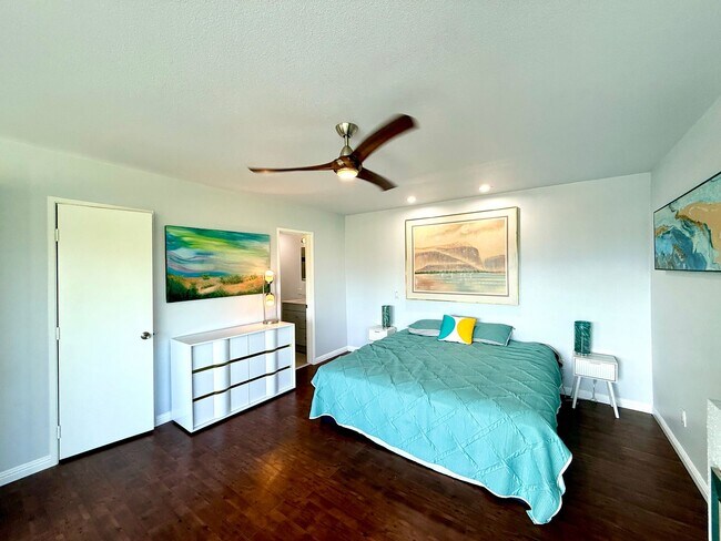 Building Photo - RIMCREST - Rare opportunity 2BR/2BA - Long Term - Furnished / Unfurnished