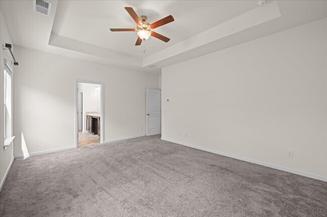 Building Photo - 1407 Red Hill Dr