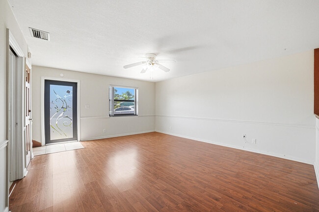 Building Photo - 2895 Via Del Lago