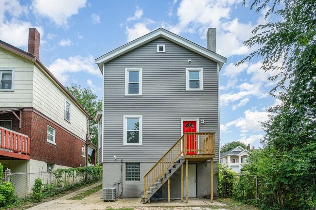 Building Photo - Updated 3 Bedroom 1 bathroom House