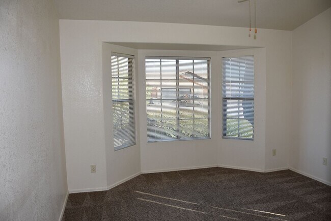 Building Photo - Fabulous Home Close to everything you'll Need in Sierra Vista, Az