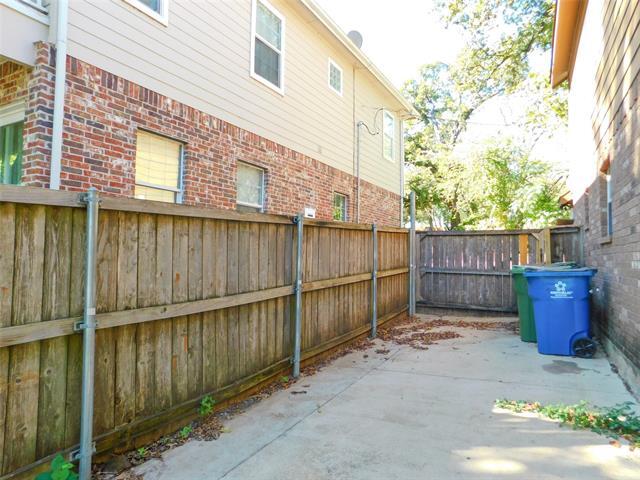 Building Photo - 558 Jay St