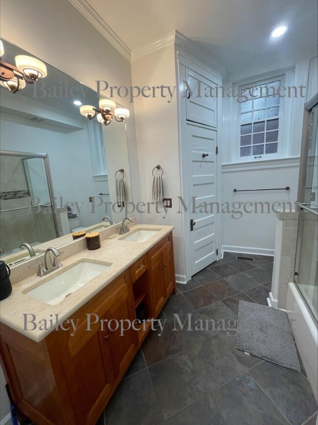 Building Photo - 2541 Cherokee Pkwy