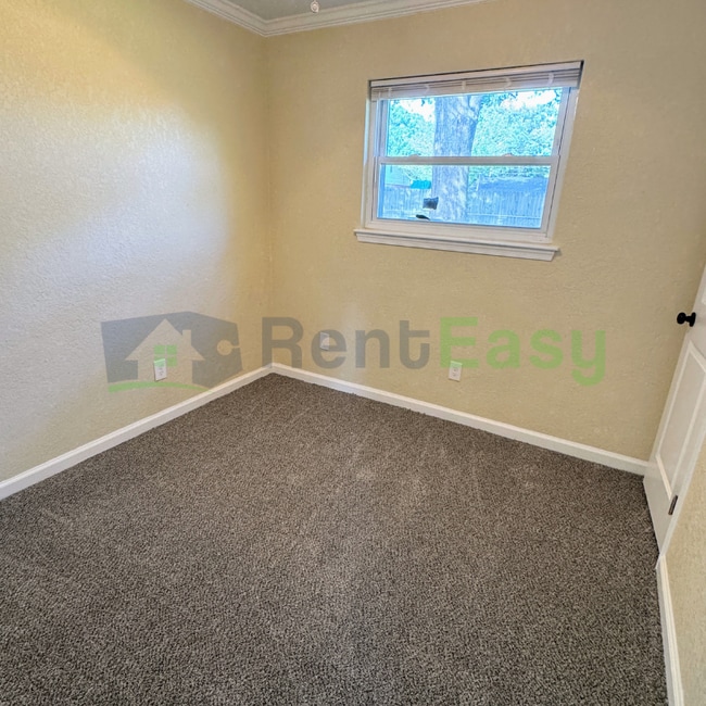 Building Photo - 949 Redwood Cir