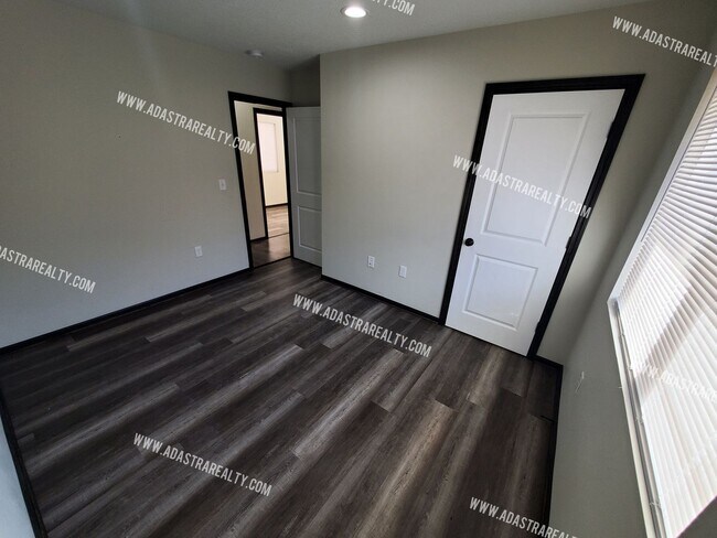 Building Photo - 1518 W 26th St