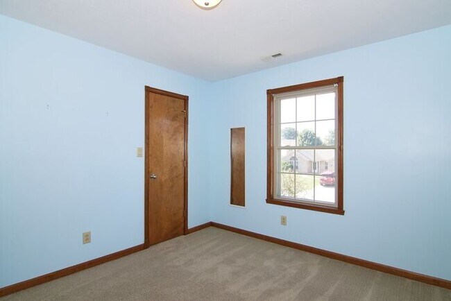 Building Photo - GREAT, 3 BEDROOM, 2.5 BATH HOME IN WARREN TOWNSHIP!
