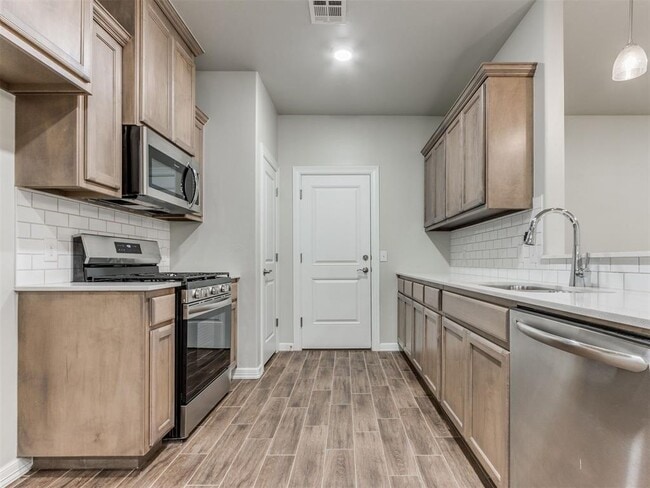 Building Photo - 617 Kaeden Pl